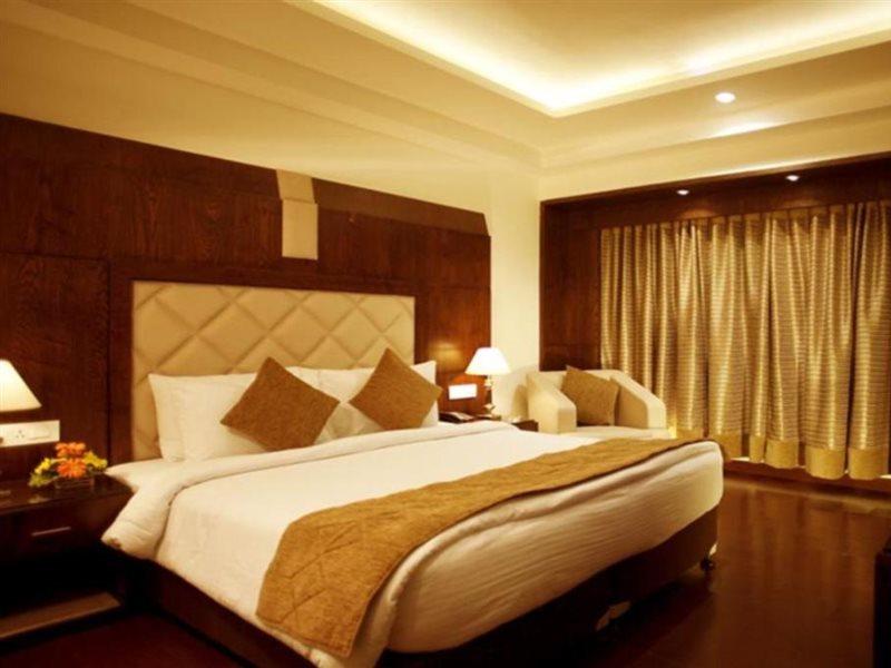 Vijay Intercontinental Hotell Kanpur Exteriör bild
