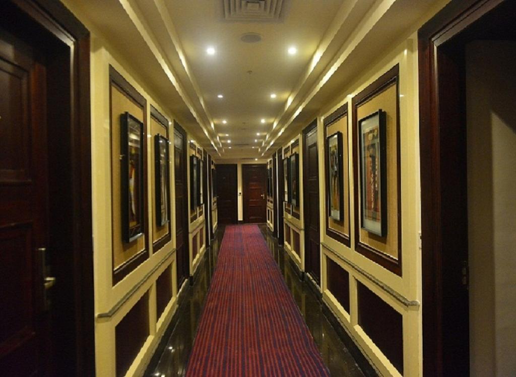 Vijay Intercontinental Hotell Kanpur Exteriör bild
