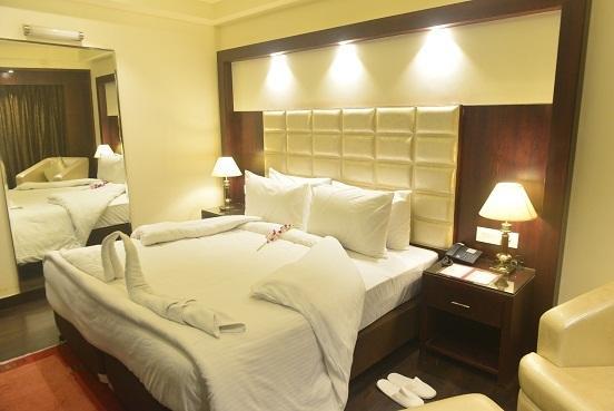 Vijay Intercontinental Hotell Kanpur Exteriör bild